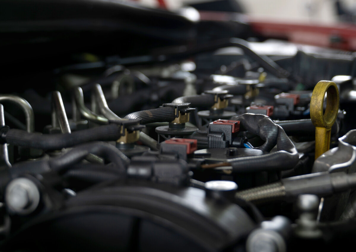 Detaliu motor Opel - injectoare și cablaje, electrică și electronică Service Adam Cluj