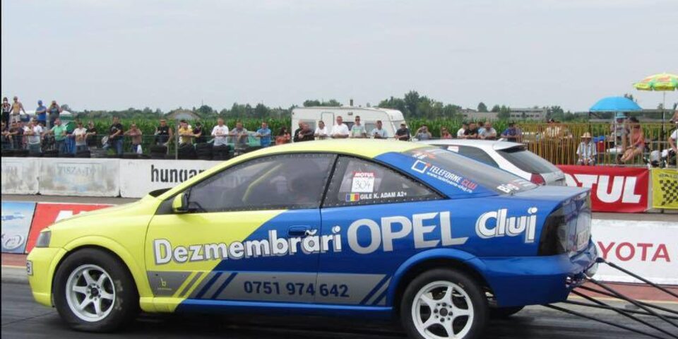 Automobil Opel de competiție Opel Cluj pe linia de start în Campionatul Național de Drag Racing